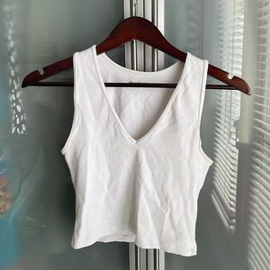 White v-neck ribbed crop tank